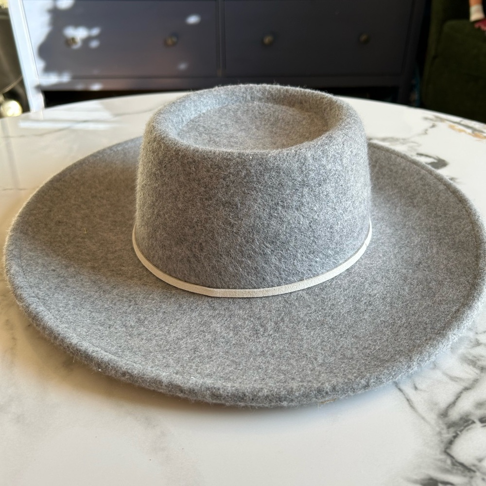 Love and Lore Elegant Grey Women's Felt Hat NWOT
